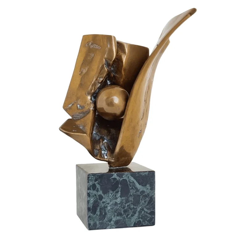 Escultura Floración de Sergio Castillo