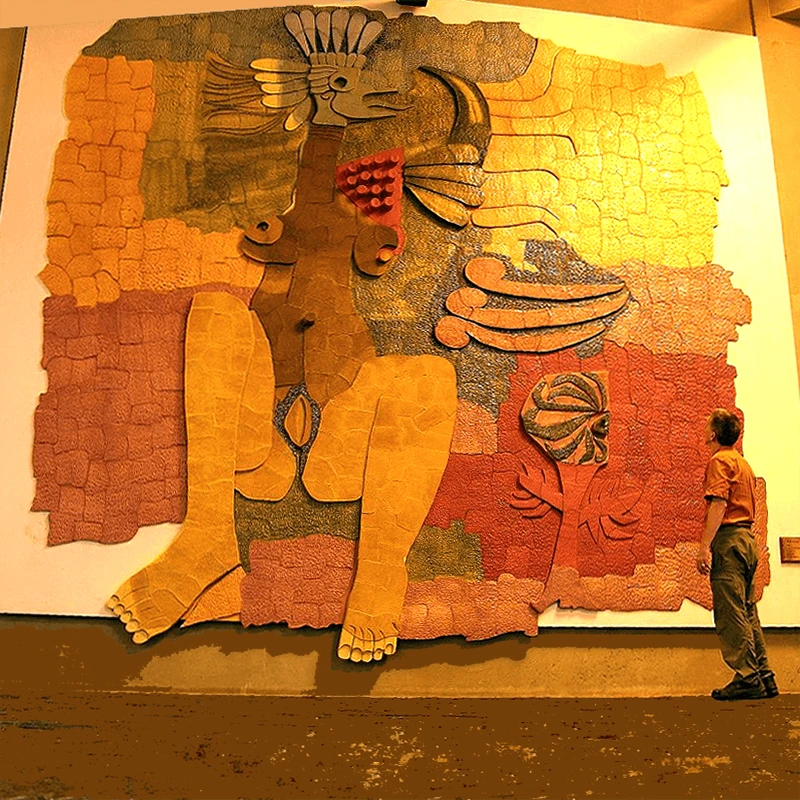 "Mujer pájaro" mural en La Capilla del Hombre